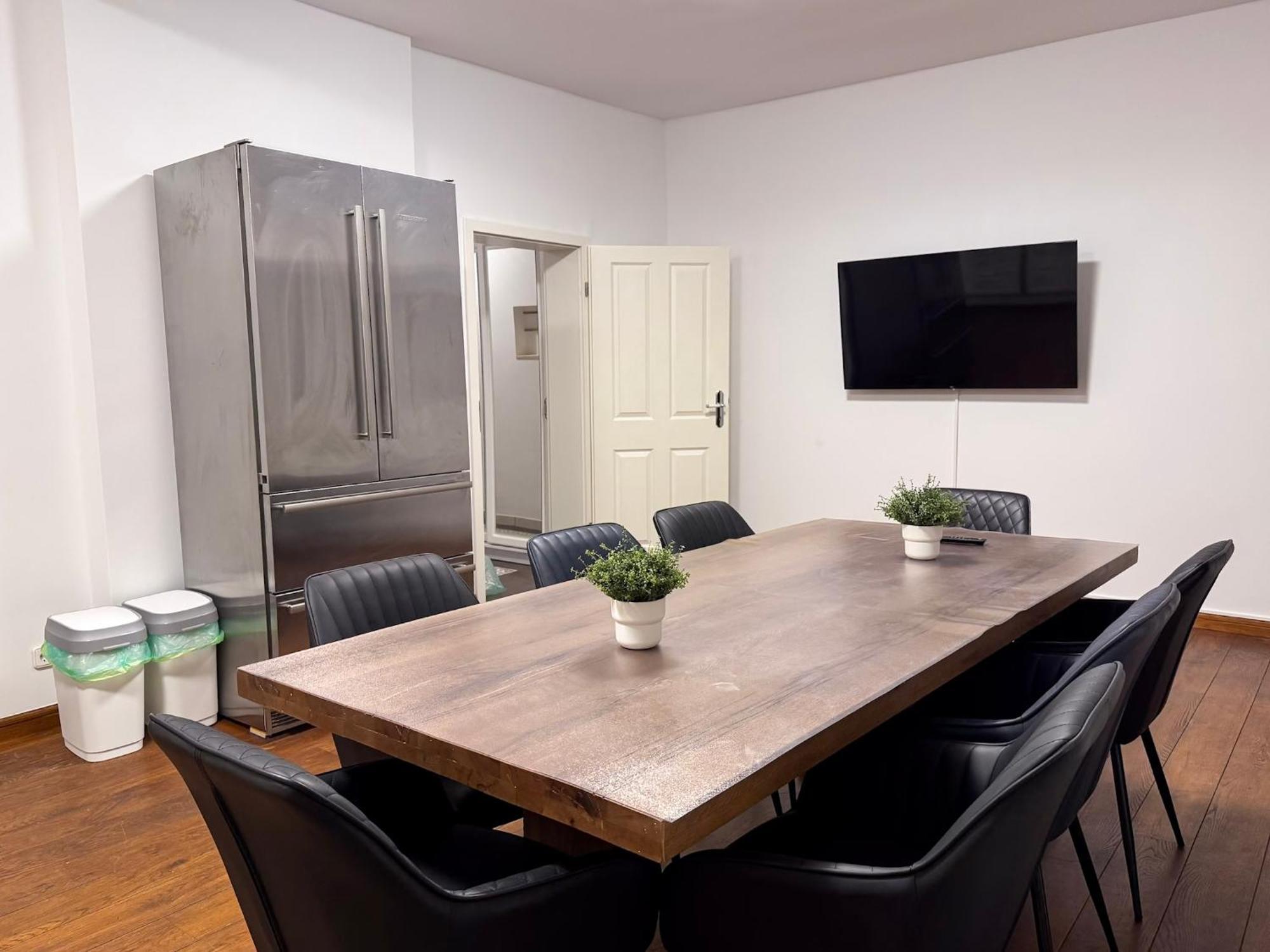 T&k - 8 Detached House - 6 Min To Messe Dus - Private Parking Vakantiehuis *