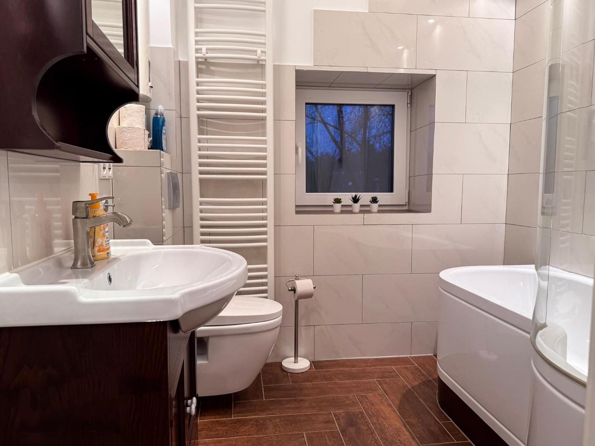 T&k - 8 Detached House - 6 Min To Messe Dus - Private Parking Düsseldorf