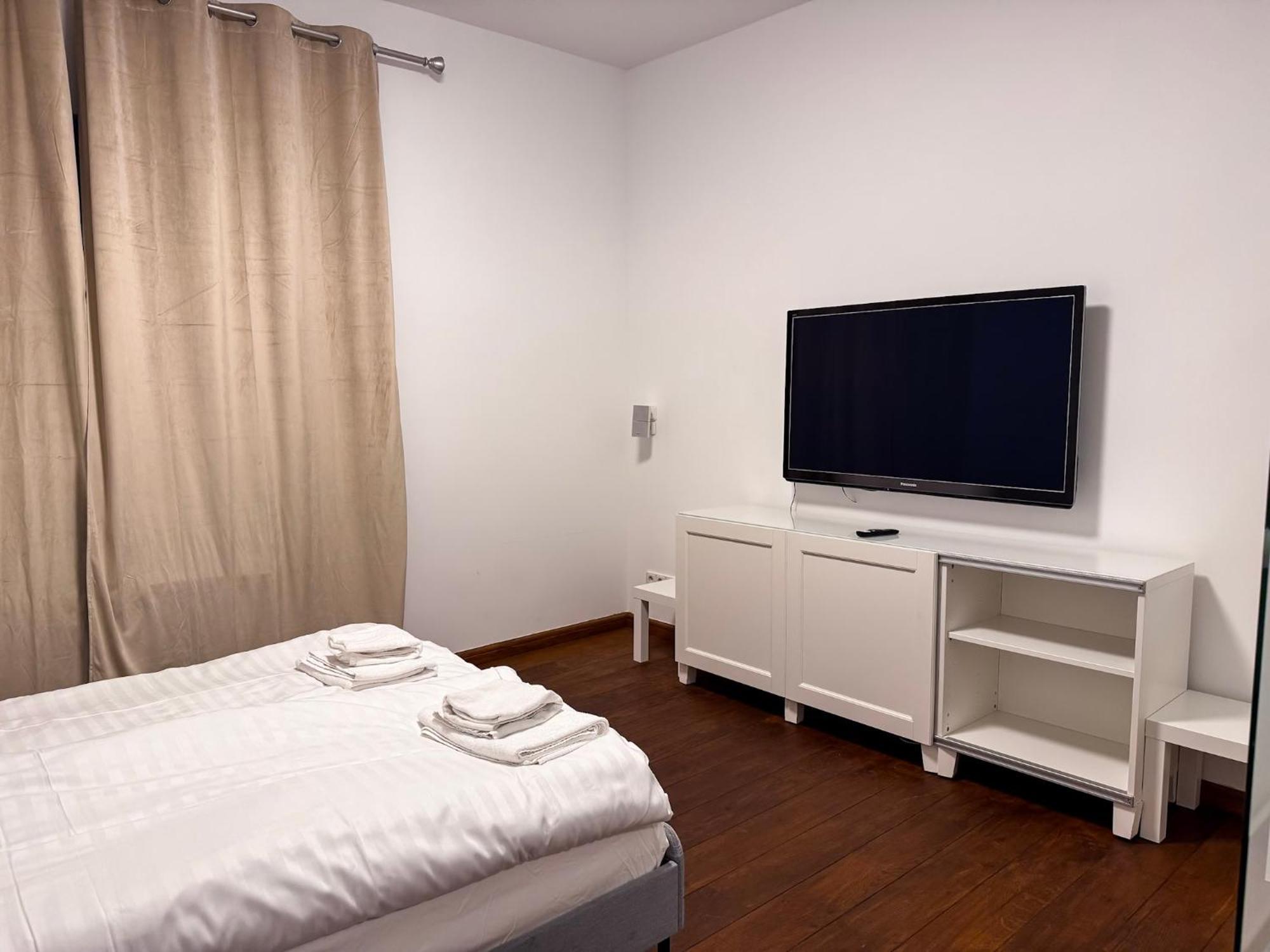 Vakantiehuis T&k - 8 Detached House - 6 Min To Messe Dus - Private Parking