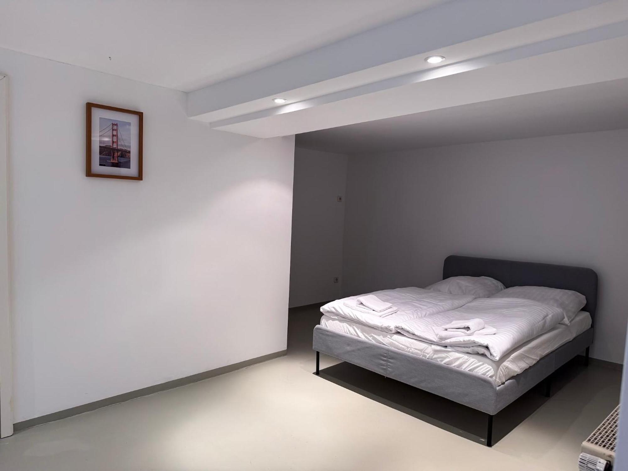 T&k - 8 Detached House - 6 Min To Messe Dus - Private Parking Vakantiehuis *