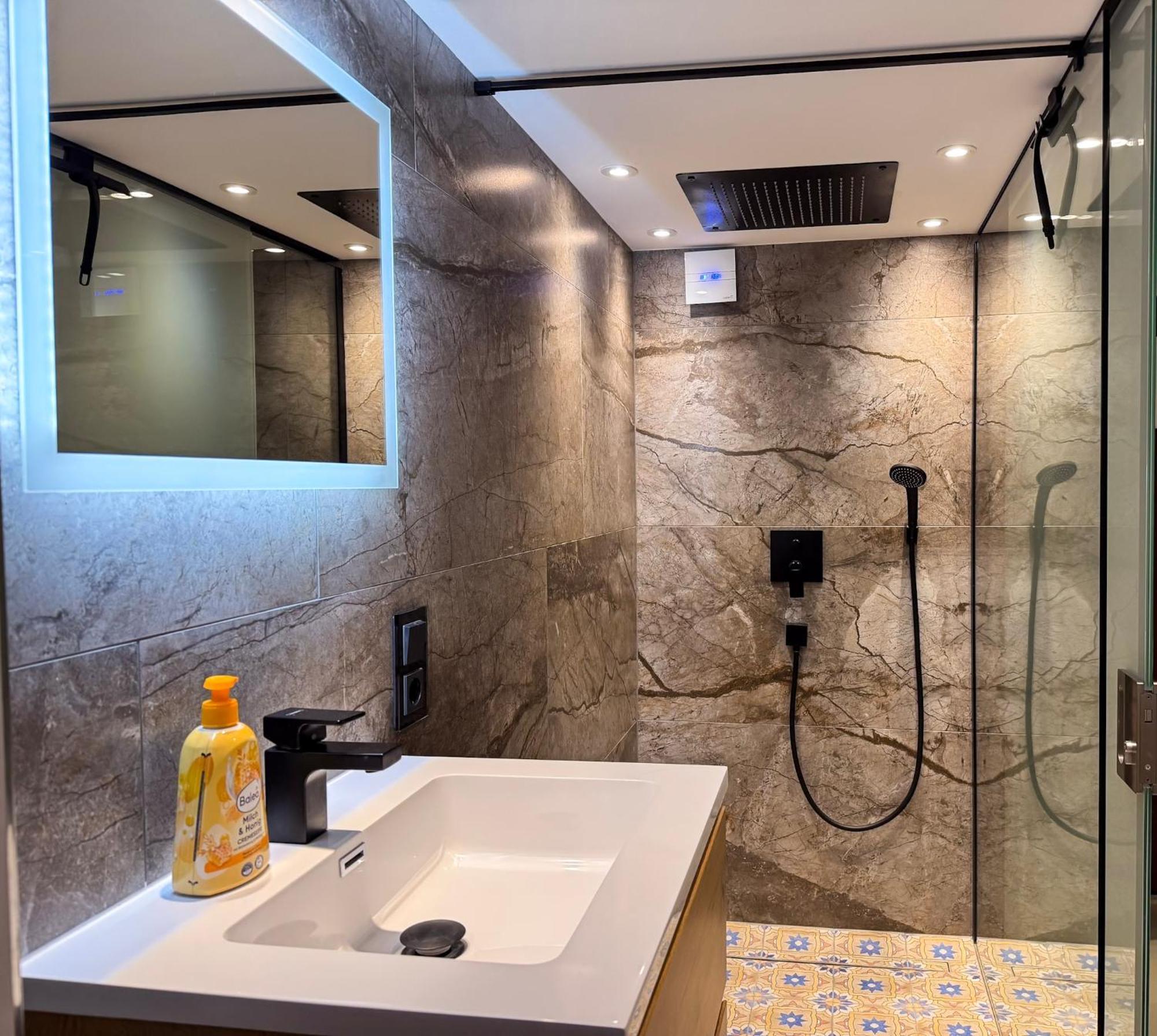 Vakantiehuis T&k - 8 Detached House - 6 Min To Messe Dus - Private Parking *