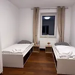T&k - 8 Detached House - 6 Min To Messe Dus - Private Parking Ferienhaus