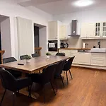 T&K Apartments - Komfortables Haus - 8 Zimmer - 6Min Zur Messe