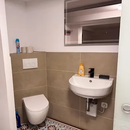 T&k - 8 Detached House - 6 Min To Messe Dus - Private Parking Holiday home