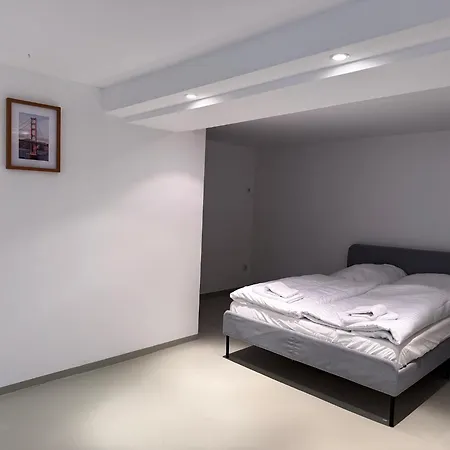 T&k - 8 Detached House - 6 Min To Messe Dus - Private Parking Holiday home *