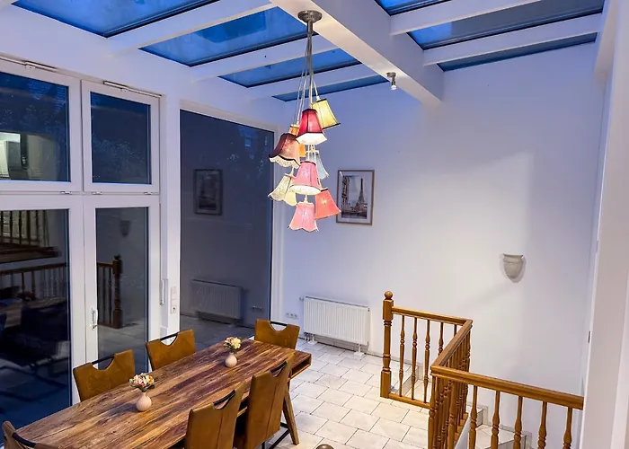 T&K Apartments - Komfortables Haus - 8 Zimmer - 6Min Zur Messe